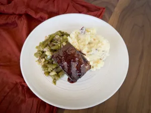 Short Rib with Mashed Potatoes & Homestyle Green Beans